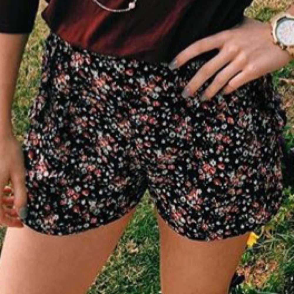 EUC lulu’s black floral soft shorts